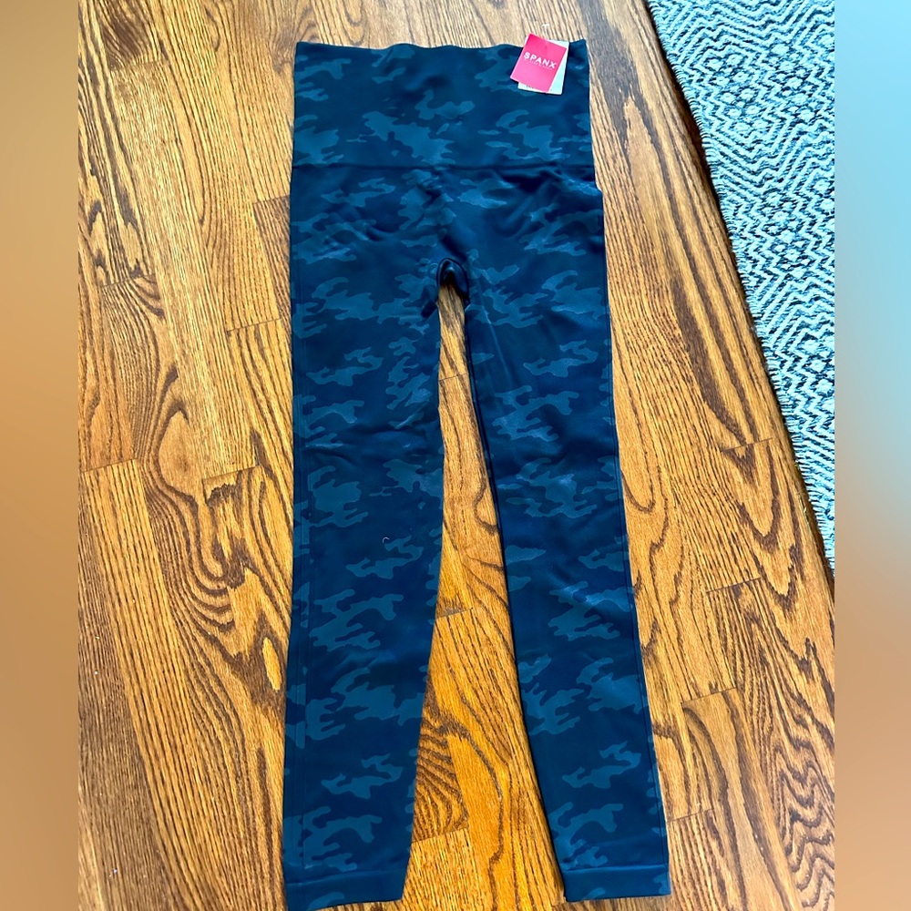 Spanx seamless camo legging NEW NWT Large